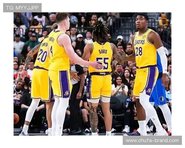 里弗斯官宣拒绝湖人 4 年 8900 万，詹姆斯祝福引争议，湖人陷入被动困局